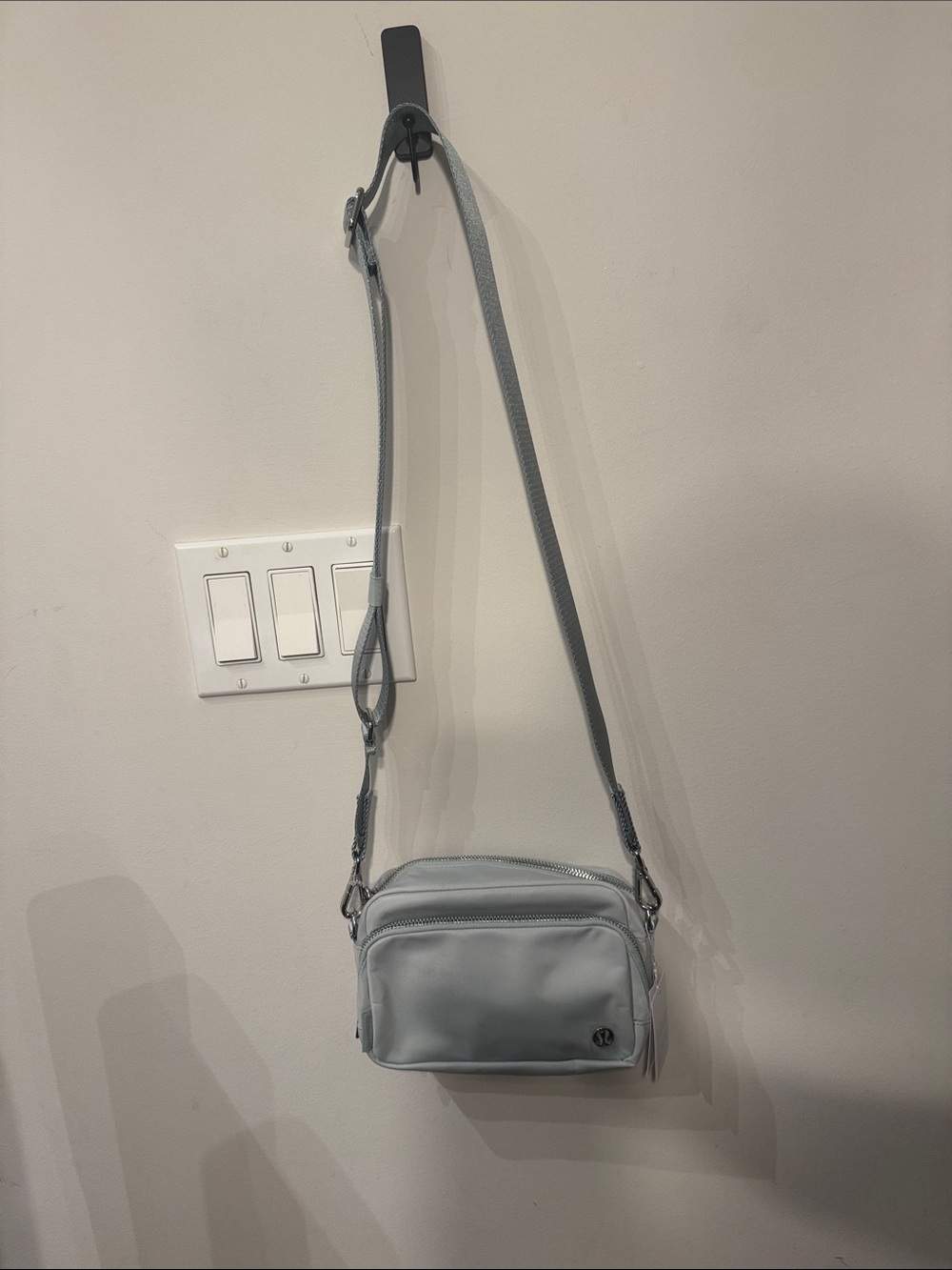 Lululemon everywhere crossbody bag PLCN SLVR Pelican Silver